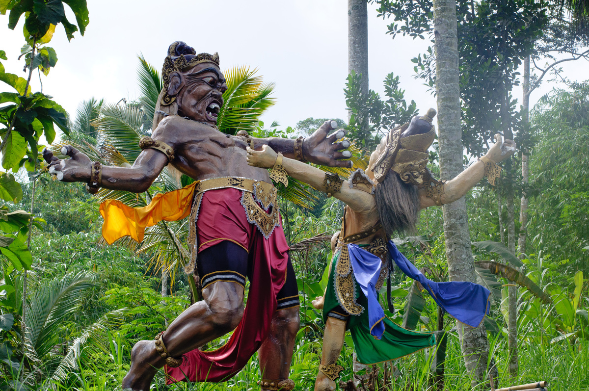 Another example of Balinese ogo ogo sculpture.
