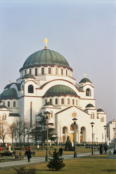 The massive yet airy bulk of Sveti Sava church dominates the
Belgrade skyline. It balances the bulk of the great mosques
of its time with lighter italianate influences reminiscent of
the Duomo in Florence.
This is more or less a postcoard shot, designed to put the
church into a slightly broader visual context.
