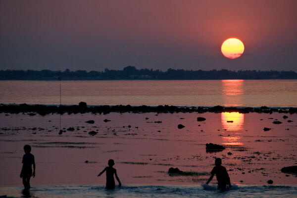 Sunsets like this are common in Dili during the dry season.
