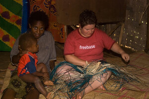 Everyone was impressed when Kirrily picked up weaving so
quickly. Here she's at work on her own basket.
