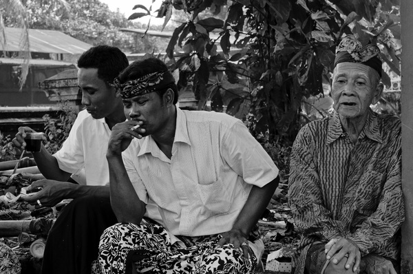 Some shots taken at a Hindu cremation ceremony in Mataram, Lombok, Indonesia.
