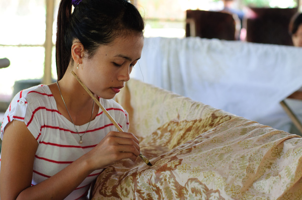 A few shots taken on a visit to a local weaver/fabric makers' cooperative in Lombok Praya, Indonesia.
