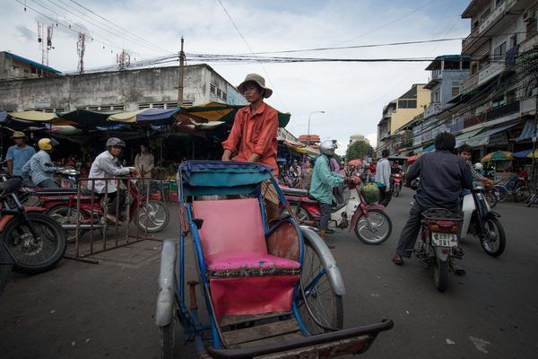 Last shots of a grimy, beautiful city.
