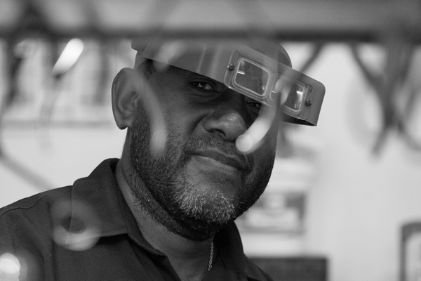 Bijouterie Vanuatu employs master NI Vanuatu jewellers, some of whom have been working in the craft for decades.
