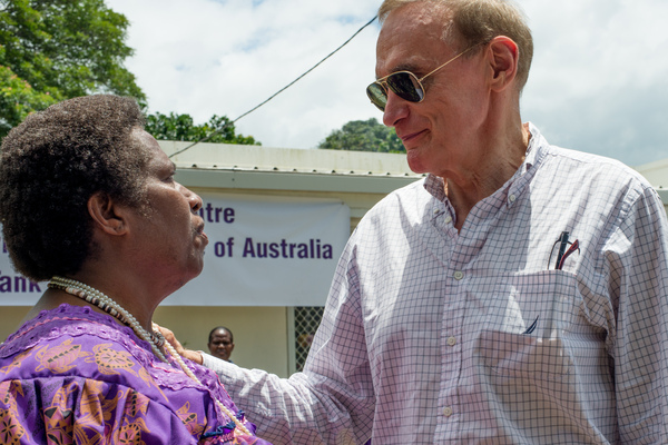 Bob Carr visits Port Vila.
