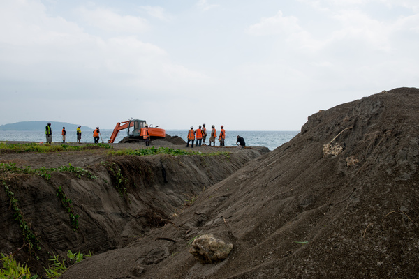 An historic day for Vanuatu: Landing operations for its first undersea fibre-optic cable.
