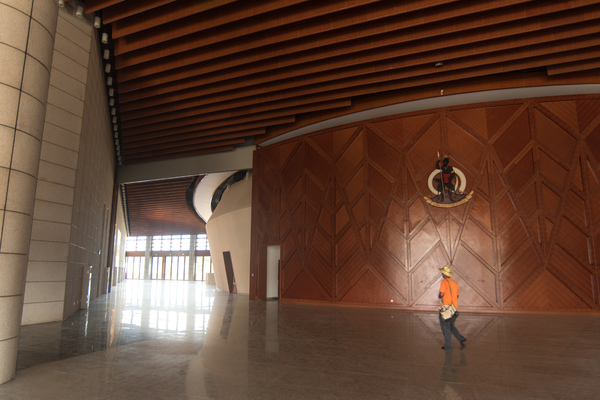 The main foyer can hold a large crowd and is suitable for exhibitions.
