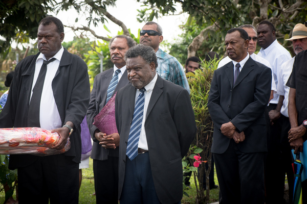 A grim-faced Chief Justice Vincent Lunabek leads a delegation of the judiciary to pay their respects to President Baldwin Lonsdale at the State House Nakamal.
