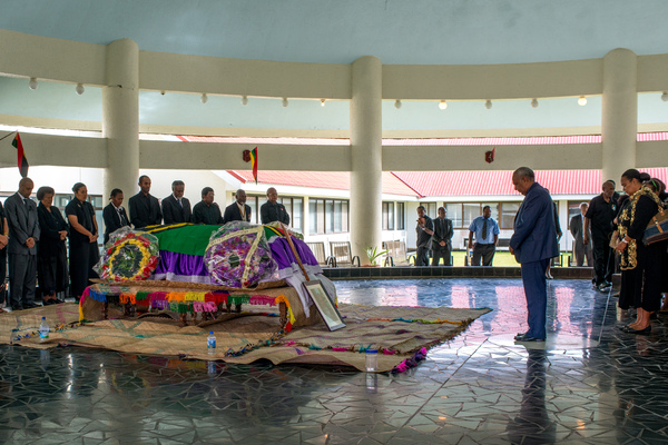 Prime Minister Sato Kilman pays his respects.
