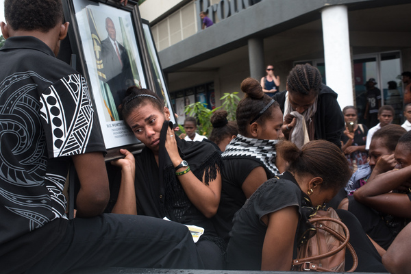 Following a funeral service in the Parliamentary rotunda, much beloved and universally admired President Baldwin Lonsdale was farewelled by a massive crowd lining the route to the airport. A kilometre-long cortege accompanied the body.
