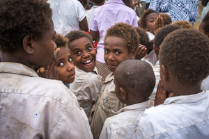 Australian governor general Peter Cosgrove's visit to Tanna underlines how much work remains to be done in the aftermath of cyclone Pam. Primary school children are excited at the visit.
