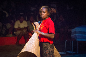 Scenes from Wan Smolbag Theatre's in-the-round production of Kaekae Rat.
