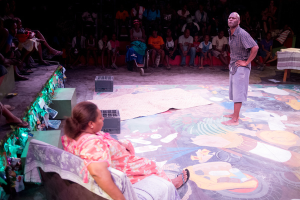 Scenes from Wan Smolbag Theatre's in-the-round production of Kaekae Rat.
