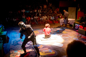 Scenes from Wan Smolbag Theatre's in-the-round production of Kaekae Rat.
