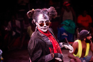 Scenes from Wan Smolbag Theatre's in-the-round production of Kaekae Rat.
