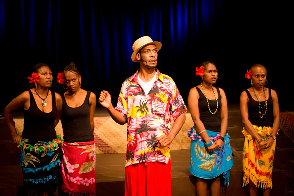 First round of shots from Wan Smolbag Theatre's production of Laef i Swit.
