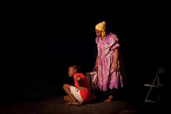 First round of shots from Wan Smolbag Theatre's production of Laef i Swit.
