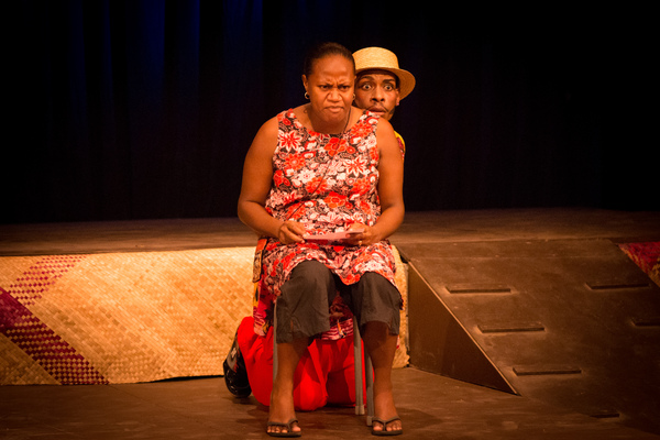 First round of shots from Wan Smolbag Theatre's production of Laef i Swit.
