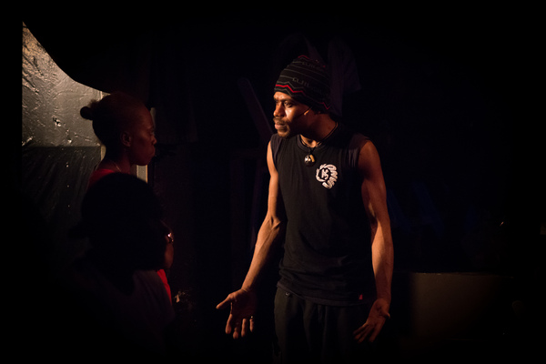 First round of shots from Wan Smolbag Theatre's production of Laef i Swit.
