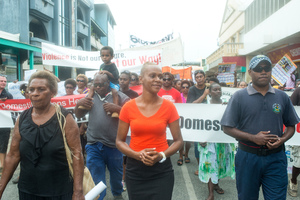 Florence Lengkon led a march through town and up to Parliament in which nearly a thousand people demonstrated their desire to see an end to violence against women.
