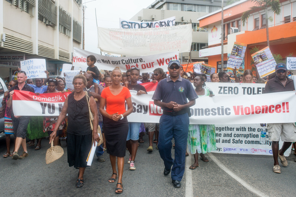 Florence Lengkon led a march through town and up to Parliament in which nearly a thousand people demonstrated their desire to see an end to violence against women.
