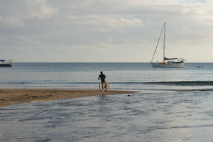 Mixed shots from a day in Mele with the national beach and indoor volleyball teams.
