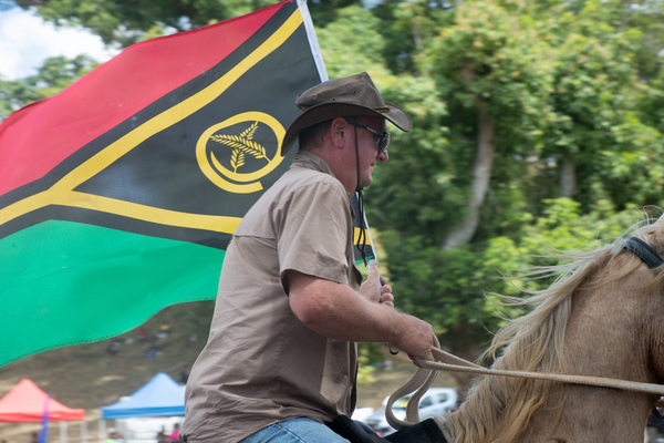 Marco Traverso carries the flag to open the 2017 edition of the Port Vila Rodeo.
